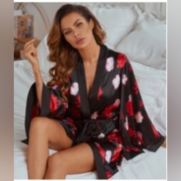 Red floral Night Robe - Picture 2 of 5